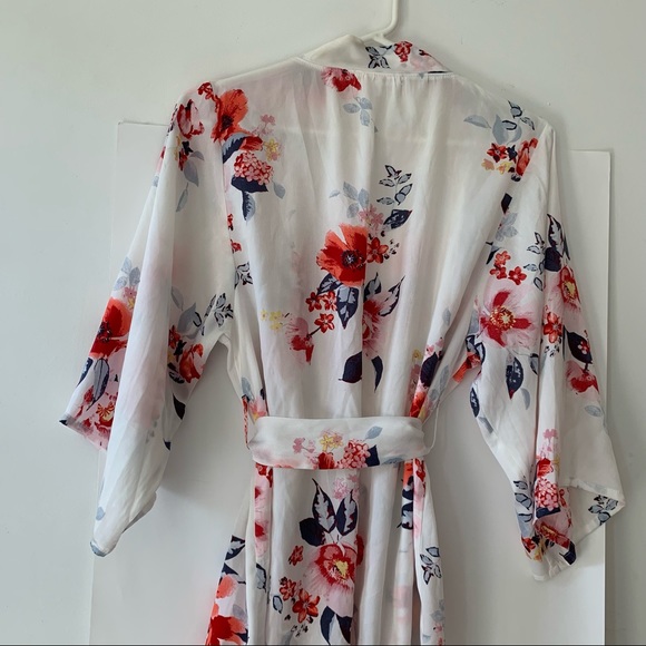 Rose & Vine Floral Robe - Picture 5 of 12